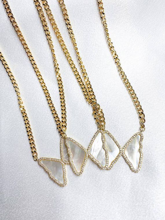 Cuban Chain Pearl Butterfly Necklace